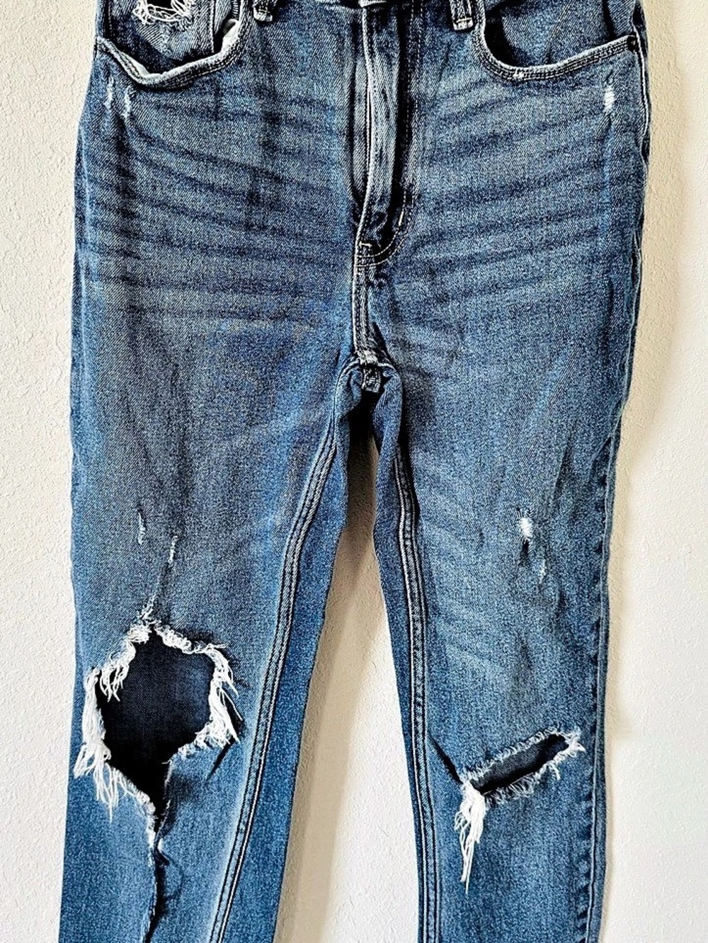 Abercrombie & Fitch A&F Mom Jean Distressed Blue Jeans Waist 25